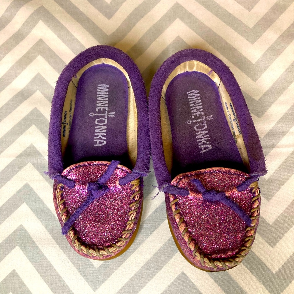 Toddler Girls Minnetonka Purple Glitter Sparkly Suede Moccasins Shoes - Size 8